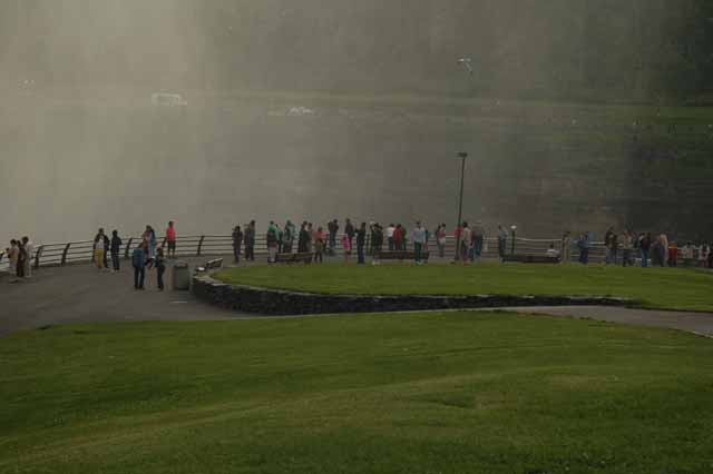 The crowd among the mist of Horseshoe Falls